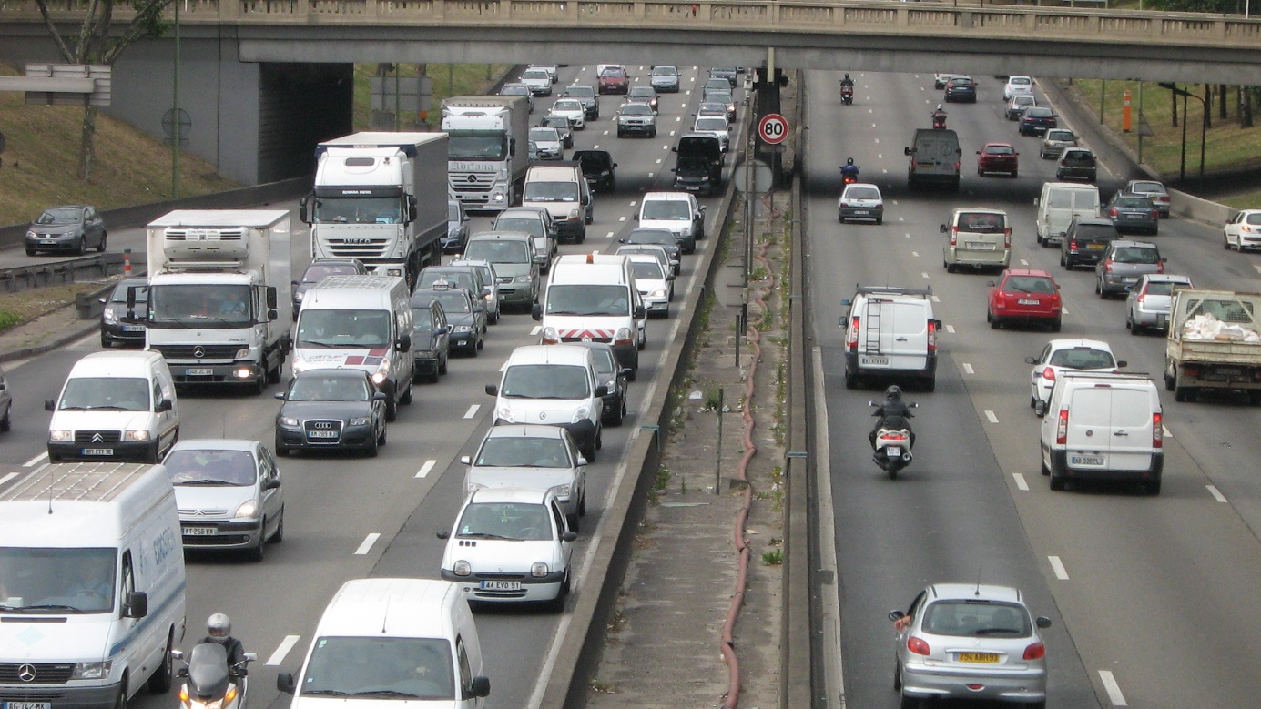 W:\src\pages\Fiches actions\900 Bruit routier\Baisse de la vitesse limite de circulation sur le boulevard périphérique\carrousel\3 Circulation sur le périphérique porte de Vincennes, 80 kmh.jpg